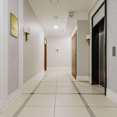 Cozy With Gym In The Center Апартаменты Варшава