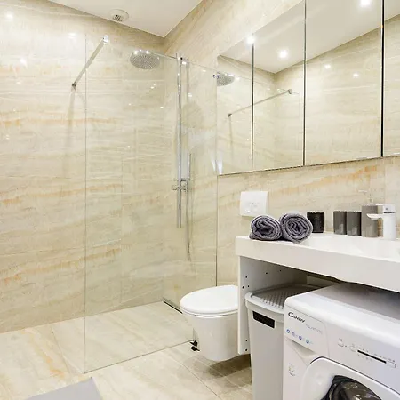 Cozy With Gym In The Center Апартаменты Варшава