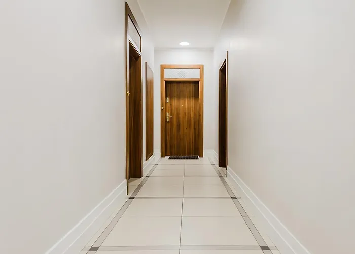 Cozy With Gym In The Center *