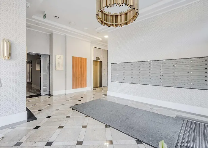 Cozy With Gym In The Center *