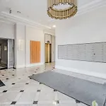 Cozy With Gym In The Center *
